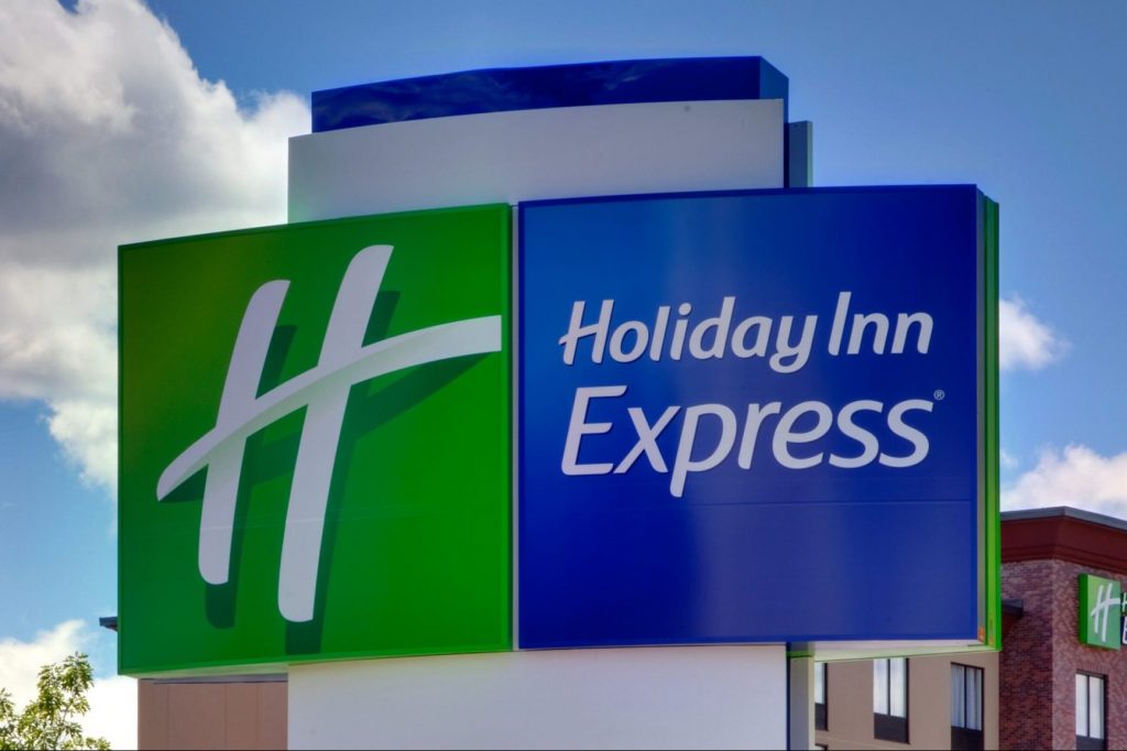 A sign for a Holiday Inn Express hotel